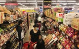 Hà Nội: Hàng hóa dồi dào, thực phẩm rau xanh giảm giá ở siêu thị